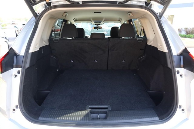 Nissan Rogue Vehicle Image 07
