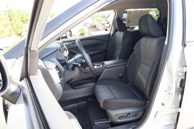 Nissan Rogue Vehicle Image 08
