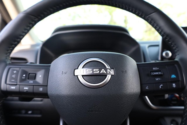 Nissan Rogue Vehicle Image 09