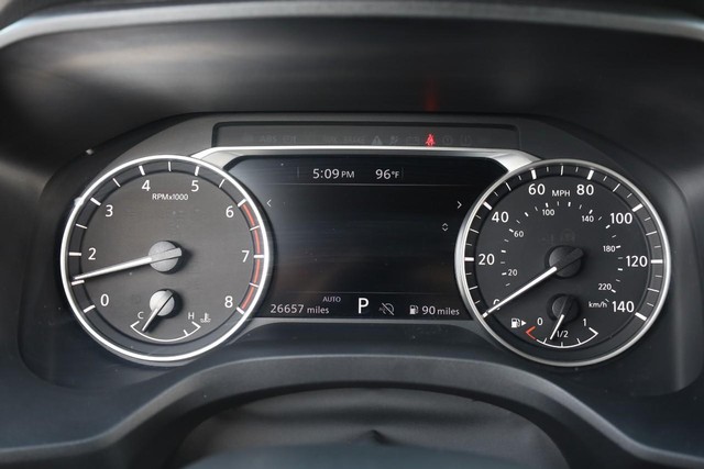 Nissan Rogue Vehicle Image 10