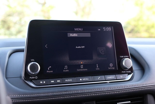 Nissan Rogue Vehicle Image 11