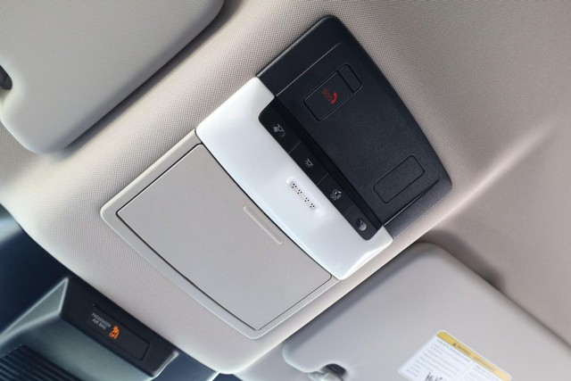 Nissan Rogue Vehicle Image 16
