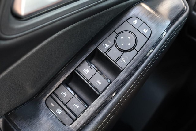 Nissan Rogue Vehicle Image 17