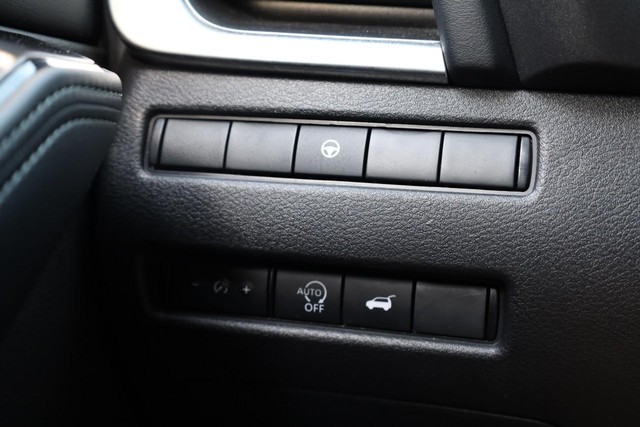 Nissan Rogue Vehicle Image 18