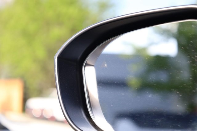Nissan Rogue Vehicle Image 19