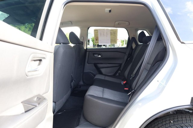 Nissan Rogue Vehicle Image 20
