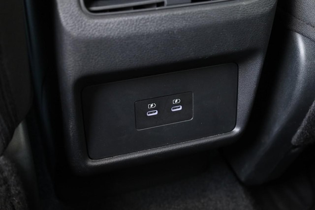 Nissan Rogue Vehicle Image 21