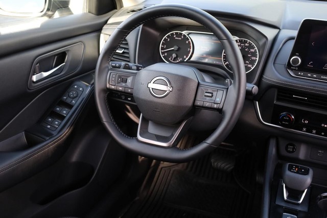Nissan Rogue Vehicle Image 23