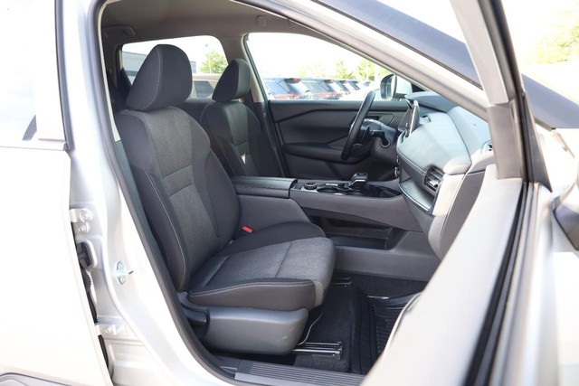 Nissan Rogue Vehicle Image 24