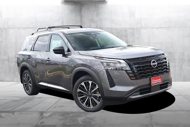 Nissan Pathfinder Vehicle Image 02