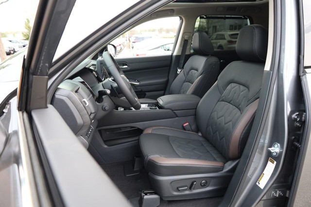 Nissan Pathfinder Vehicle Image 10