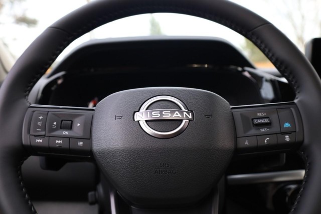 Nissan Pathfinder Vehicle Image 13