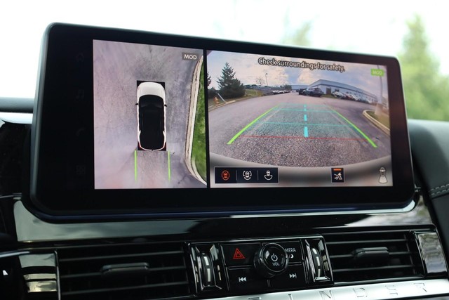 Nissan Pathfinder Vehicle Image 16