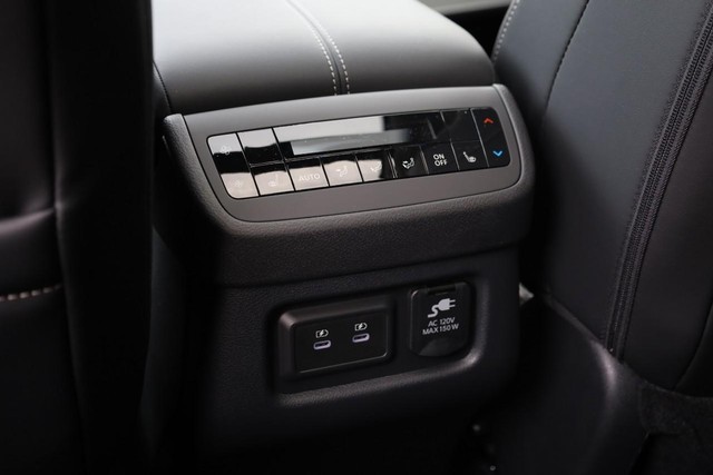 Nissan Pathfinder Vehicle Image 26