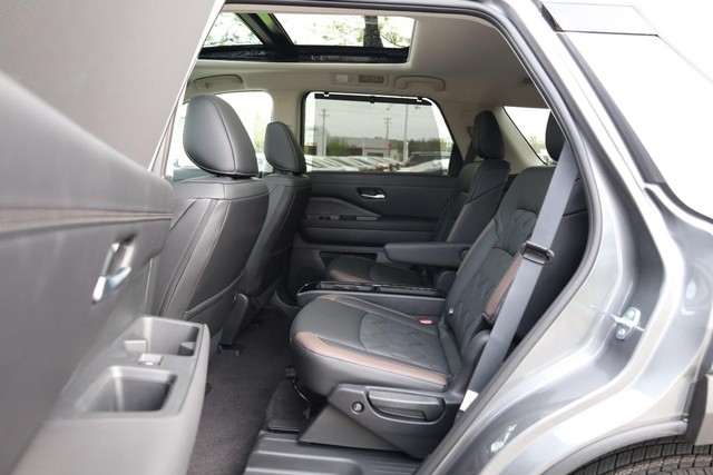 Nissan Pathfinder Vehicle Image 29