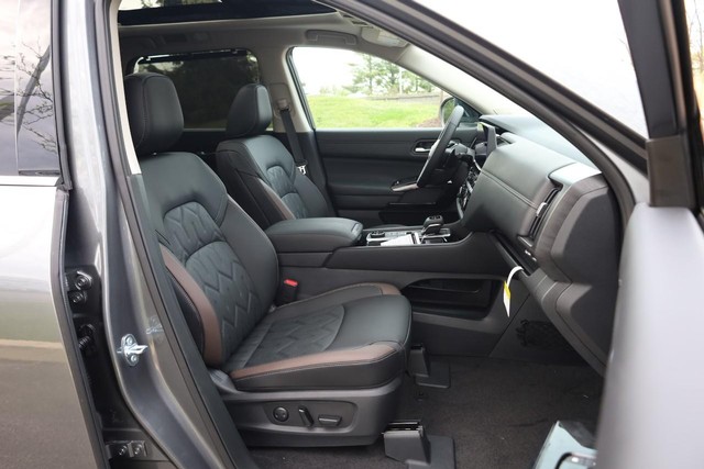 Nissan Pathfinder Vehicle Image 31