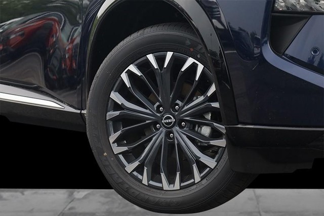 Nissan Rogue Vehicle Image 03