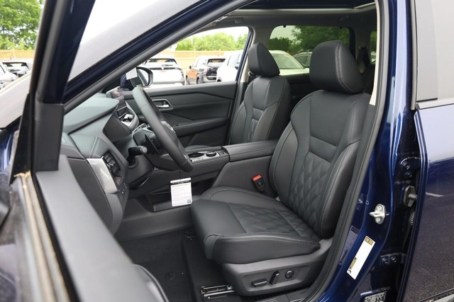 Nissan Rogue Vehicle Image 08