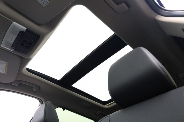 Nissan Rogue Vehicle Image 09