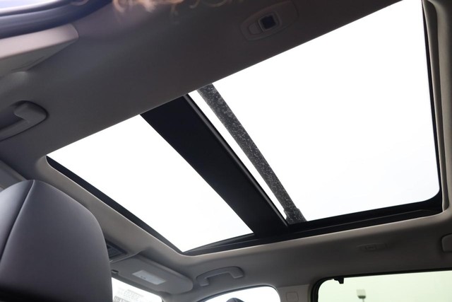 Nissan Rogue Vehicle Image 10