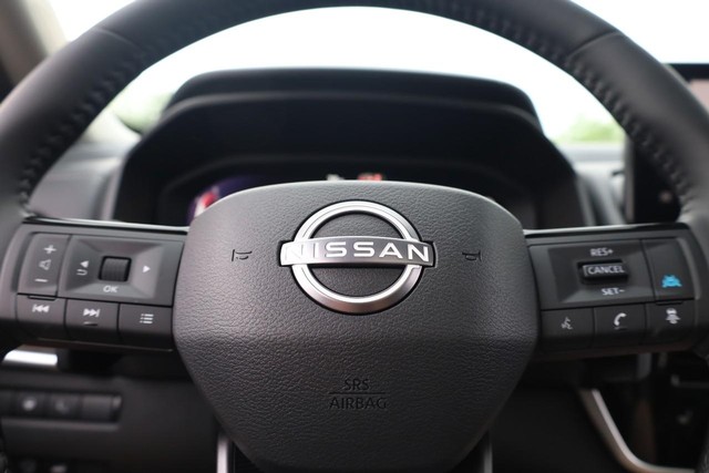 Nissan Rogue Vehicle Image 11