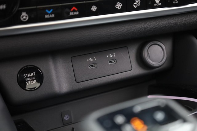 Nissan Rogue Vehicle Image 17