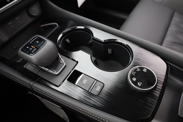 Nissan Rogue Vehicle Image 18