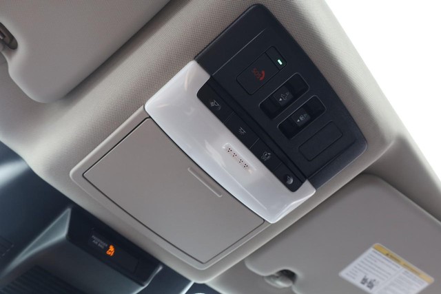 Nissan Rogue Vehicle Image 19