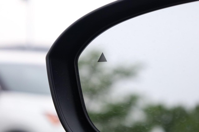 Nissan Rogue Vehicle Image 23
