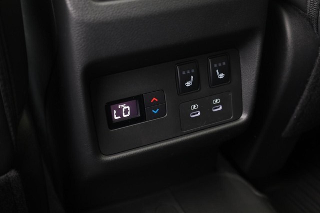 Nissan Rogue Vehicle Image 26