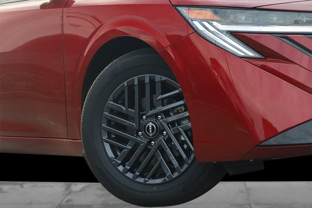 Nissan Sentra Vehicle Image 03