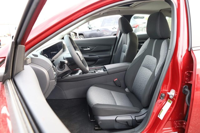 Nissan Sentra Vehicle Image 08
