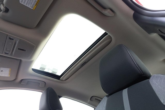 Nissan Sentra Vehicle Image 09