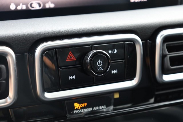 Nissan Sentra Vehicle Image 14