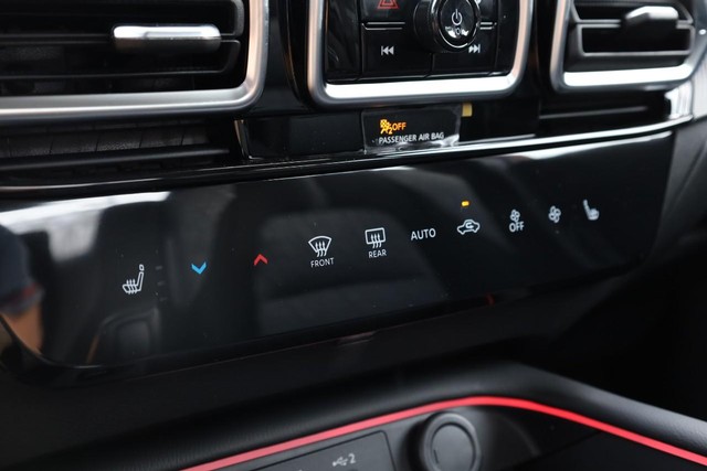 Nissan Sentra Vehicle Image 15
