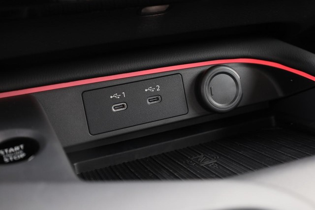 Nissan Sentra Vehicle Image 16