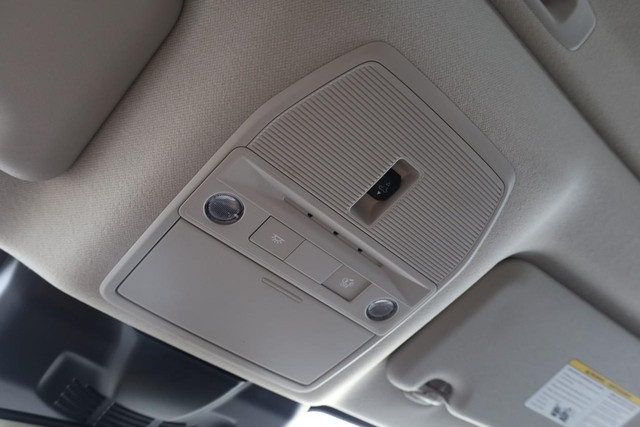 Nissan Sentra Vehicle Image 17