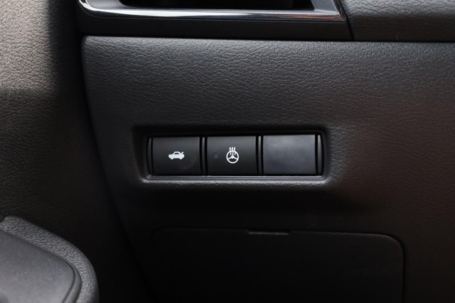 Nissan Sentra Vehicle Image 19
