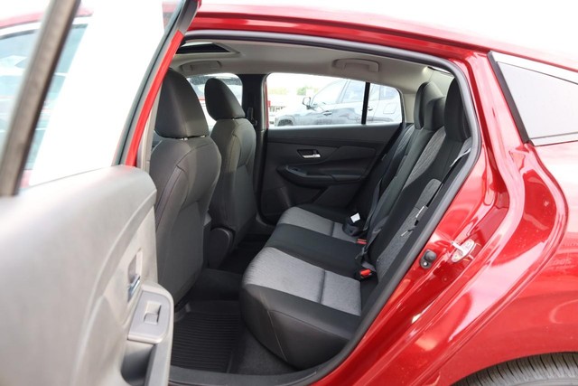 Nissan Sentra Vehicle Image 21