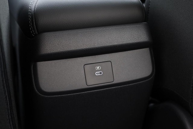 Nissan Sentra Vehicle Image 22