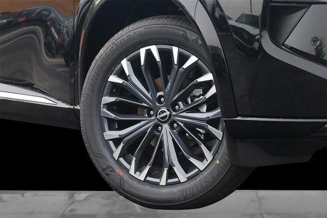 Nissan Rogue Vehicle Image 03