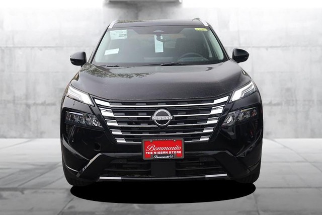 Nissan Rogue Vehicle Image 04