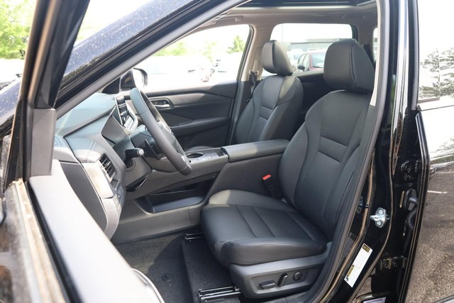 Nissan Rogue Vehicle Image 08
