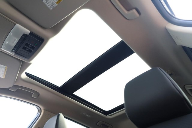 Nissan Rogue Vehicle Image 09