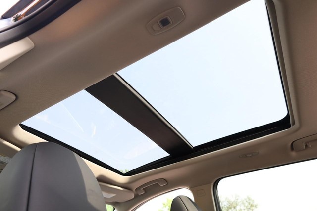 Nissan Rogue Vehicle Image 10