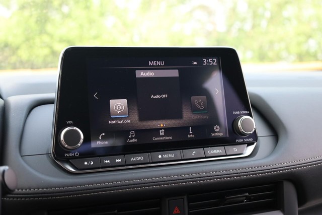 Nissan Rogue Vehicle Image 13