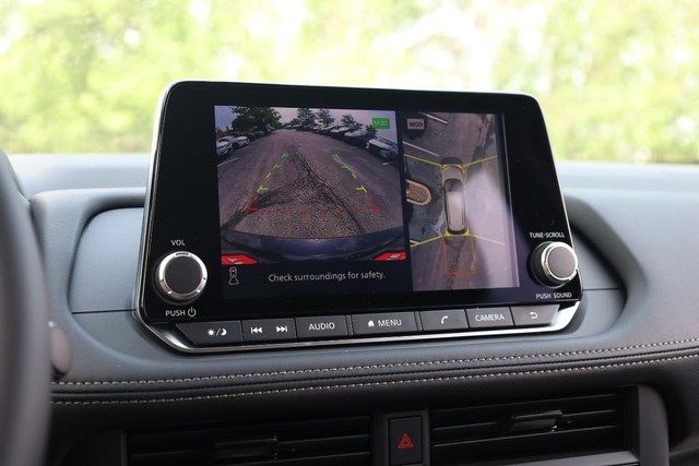 Nissan Rogue Vehicle Image 14