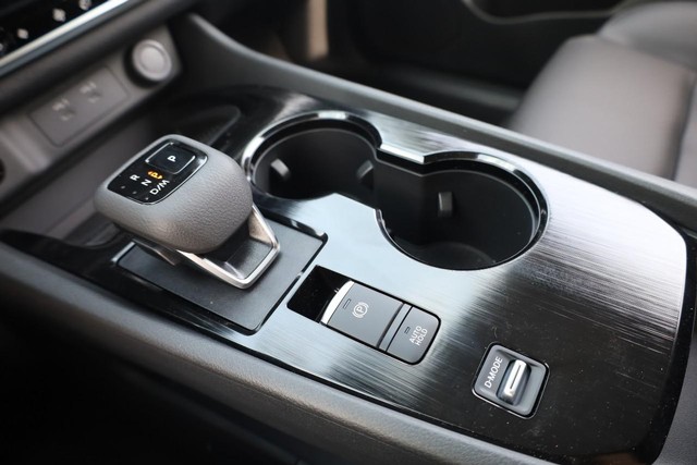 Nissan Rogue Vehicle Image 17