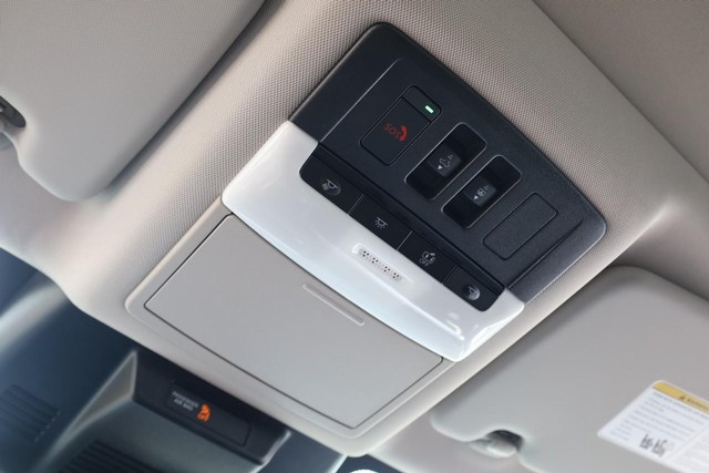 Nissan Rogue Vehicle Image 18