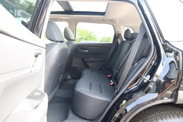 Nissan Rogue Vehicle Image 22